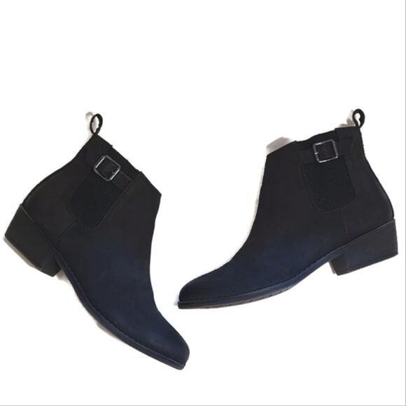 White Mountain Jaywalk Black Ankle Bootie Faux Suede Side Zip Low Heel 7.5 - Picture 1 of 9
